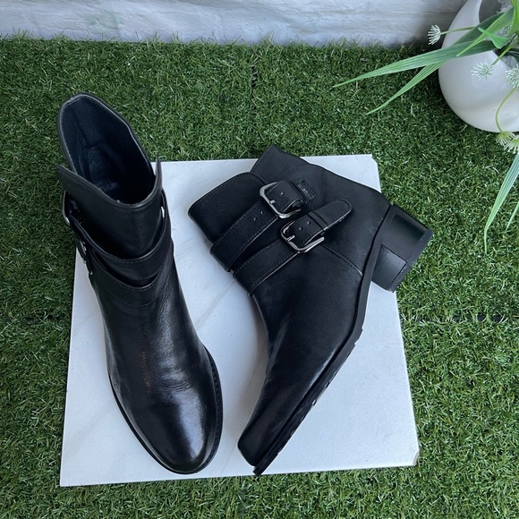 STUART WEITZMAN Strapduo Black
Leather Moto Buckle Ankle Boots Size
7.5 - Picture 3 of 11